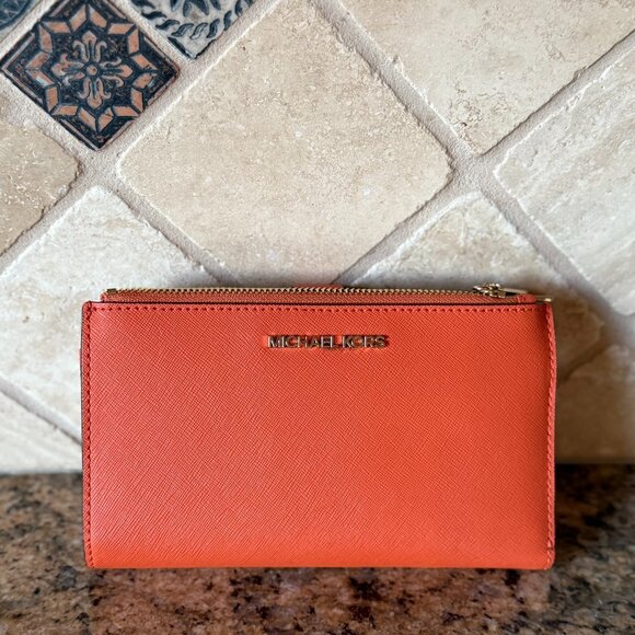 Michael Kors Wristlet - Picture 1 of 3